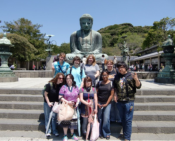 Kamakura1 KCP students in front of Kamakura Daibutsu