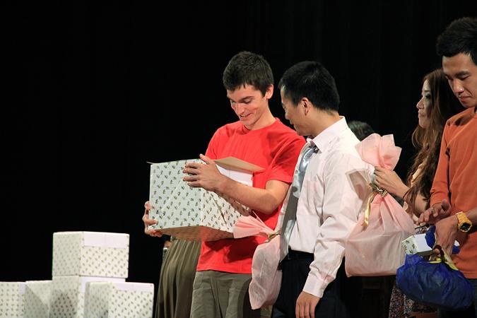 Many students are awarded prizes and commendations for their wonderful performances in the speech contest.