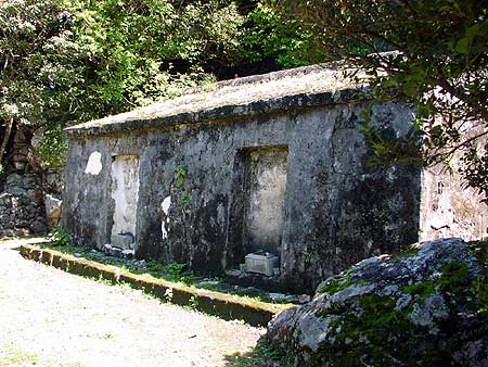 Izena Tamaudun Mausoleum