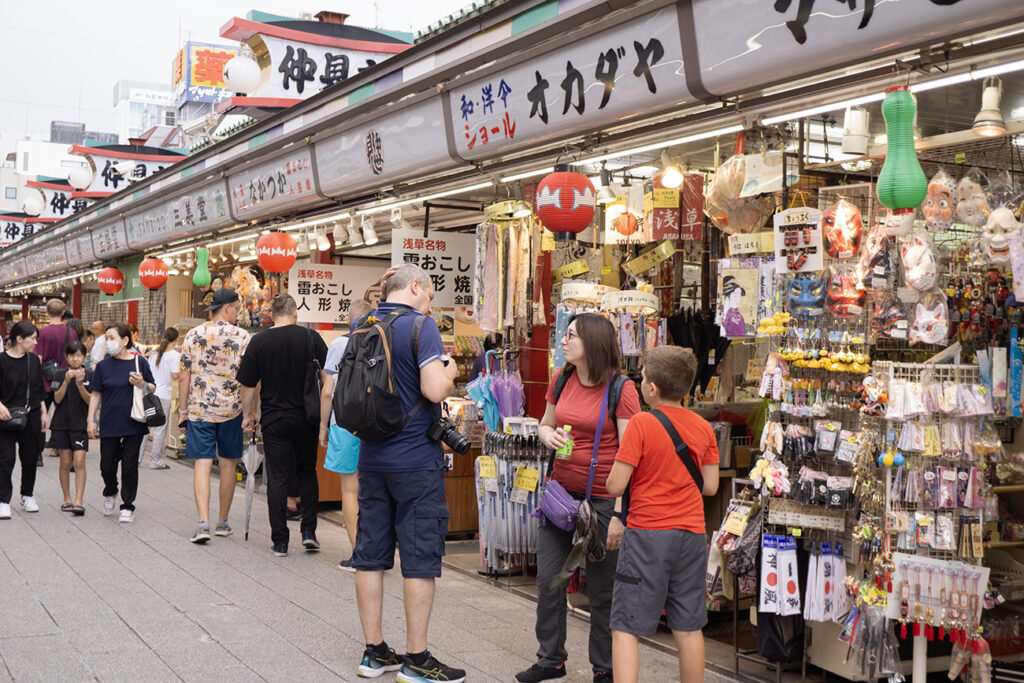 Nakamise dori shops